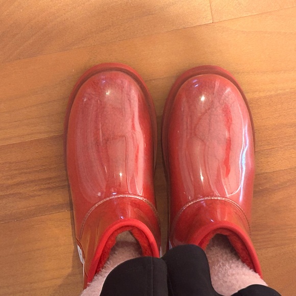 RED UGGS WATERPROOF - Picture 1 of 6